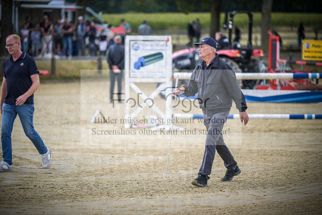 DOS_1249 | Entdecke hochwertige Reitturnierfotos von Foto Oger. Professionell, emotional und authentisch – jetzt Lieblingsmomente im Shop bestellen.Deutschlandweite Turnierfotografie. - Realisiert mit Pictrs.com