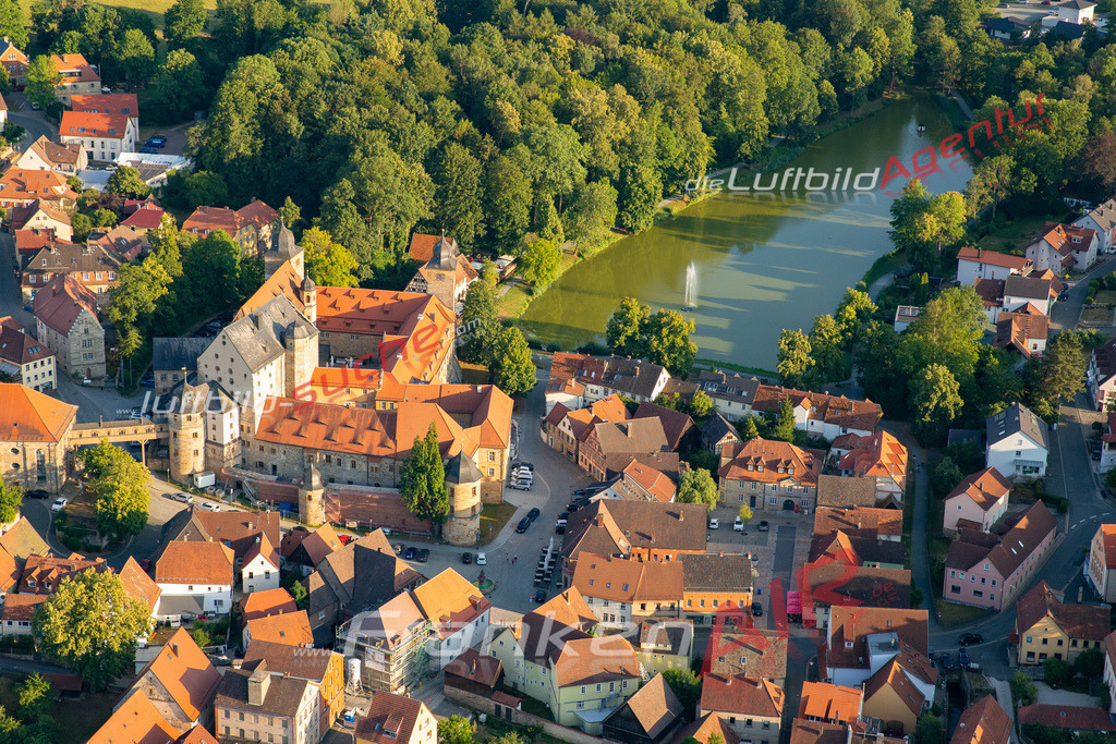schlossweiher-thurnau-aktuelles-luftbild-1635-2023 | Das Luftbild zeigt : Schlossweiher Thurnau - Die Luftaufnahme wurde 2023 vom UL-Flugzeug aus erstellt ( keine Drohne ) - 
Hochauflösende Luftaufnahme - Für grossformatige Ausdrucke geeignet. Die Geschenkidee !
Mit Lizenz und Bildrechte bestellbar