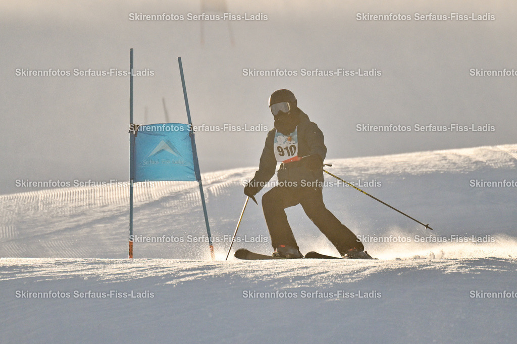 SRF_25.12.2025_0317 | Skirennfotos,Serfaus,Fiss,Ladis,Kinderskirennen,Winter,Tirol,Oberland,skirace,SFL,feelfree,weil wir's genießen,ski,Ski,skifahren,Sonnenplateau, - Realisiert mit Pictrs.com