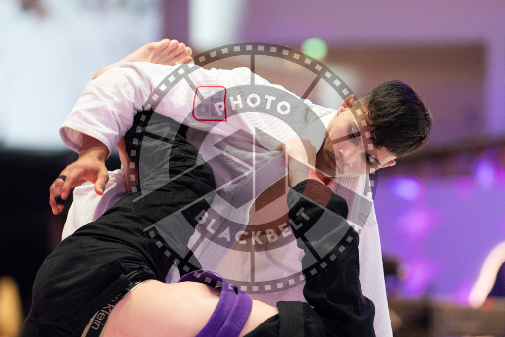 20231108PBB1294 | Fighters compete during the AJP World Professional Championship in the Mubadala Arena in Abu Dhabi, Arab United Emirates, on November 8, 2023.