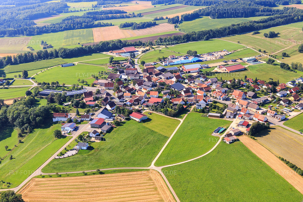 Luftbild: Ortsansicht aus Norden im Ortsteil Ittenhausen in Langenenslingen im Bundesland Baden-Württemberg in Deutschland. Foto: IMG_129272.jpg vom 05.09.2021 durch Werner Riehm/FLY-FOTO.de