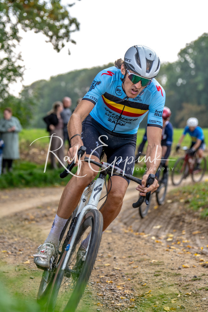 Ralf Eppink Photography 20251012_DSC03093 | Sportfotografie, Eventfotografie, Porträtfotografie, Radsport Fotograf, Triathlon Fotograf, Düsseldorf Fotograf, Köln Fotograf, Actionfotografie, Teamfotografie, Peoplefotografie, Business Portraits, Veranstaltungsfotografie, Reportagefotografie - Realisiert mit Pictrs.com