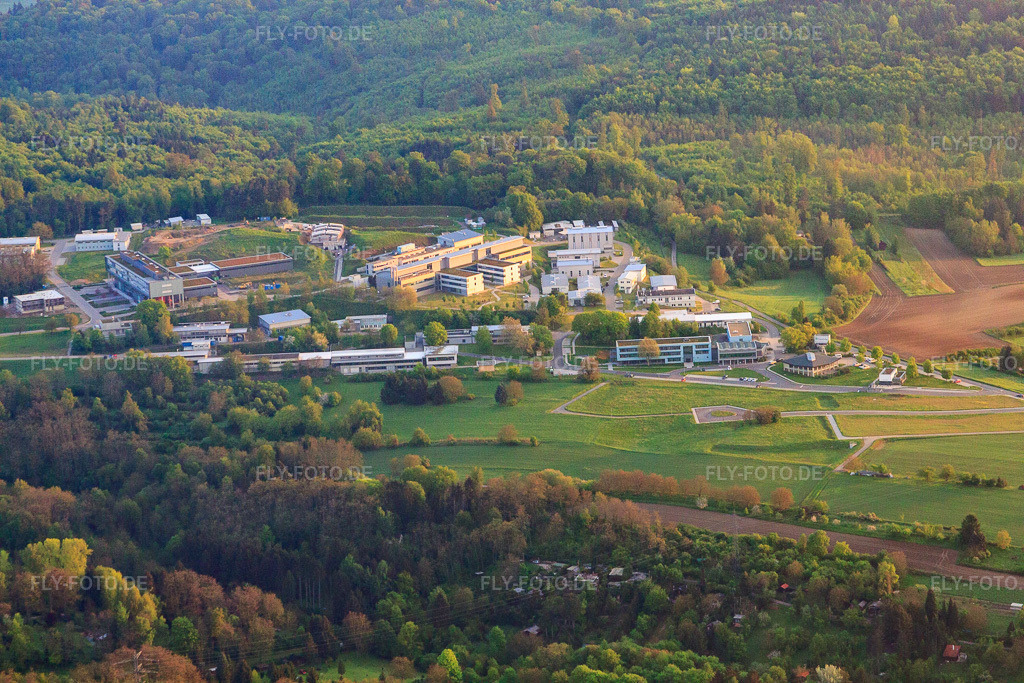 Luftbild: Fraunhofer-Institut für Chemische Technologie (ICT) im Ortsteil Grötzingen in Karlsruhe im Bundesland Baden-Württemberg in Deutschland. Foto: IMG_56913.jpg vom 08.05.2013 durch Werner Riehm/FLY-FOTO.deWWW.ICT.FRAUNHOFER.DE