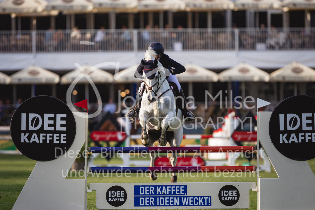 240510_Hamburg_Amateur-Small-304 | Deine schönsten Turniermomente als professionelle Fotos! Entdecke hochwertige Pferdesport-Fotografie im Online-Shop. Jetzt Fotos finden & bestellen!