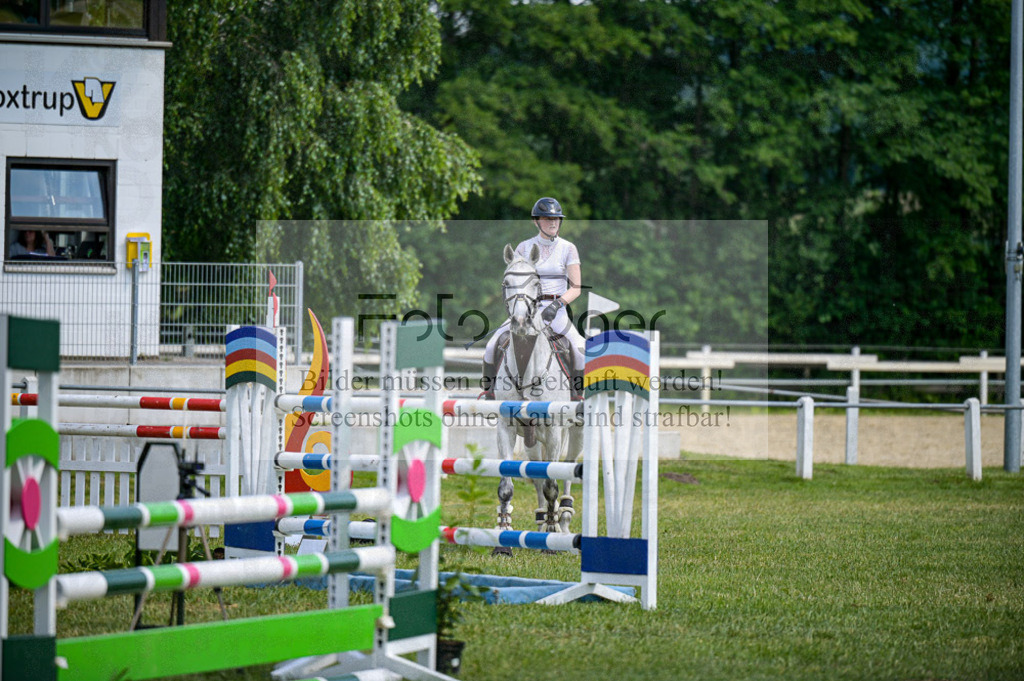 Reitturnier Voxtrup | Entdecke hochwertige Reitturnierfotos von Foto Oger. Professionell, emotional und authentisch – jetzt Lieblingsmomente im Shop bestellen.Deutschlandweite Turnierfotografie. - Realisiert mit Pictrs.com