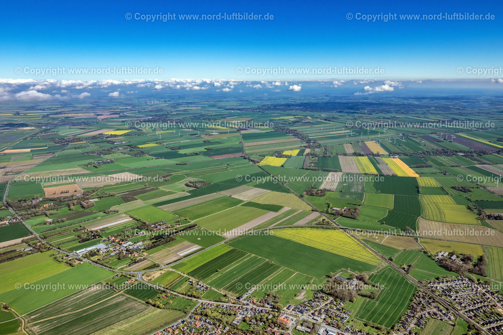 Otterndorf_ELS_0861290423 | OTTERNDORF 29.04.2023 Stadtgebiet mit Außenbezirken und Innenstadtbereich am Rand von landwirtschaftlichen Feldern und Ackerflächen in Otterndorf im Bundesland Niedersachsen, Deutschland. // Urban area with outskirts and inner city area on the edge of agricultural fields and arable land in Otterndorf in the state Lower Saxony, Germany. Foto: Martin Elsen