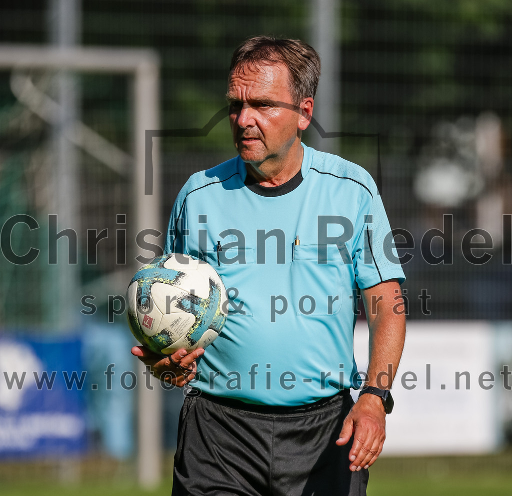 2023-07-09_115_FC_Forstern_gegen_SpVgg_Neuching | Forstern, Deutschland, 09.07.2023:
Fußball, Kreisklasse 2023 / 2024, Testspiel, FC Forstern gegen SpVgg Neuching, Endergebnis: 2:4

Schiedsrichter Christian Trompke

Foto: Christian Riedel / fotografie-riedel.net