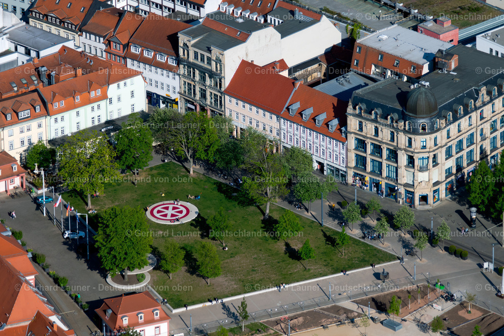 4025873 | ERFURT 06.05.2020 Parkanlage " Hirschgarten " mit zwei eigenständigen Parkteilen an der Regierungsstraße im Stadtteil Altstadt in Erfurt im Bundesland Thüringen, Deutschland. Weiterführende Informationen bei: Atelier Loidl Landschaftsarchitekten Berlin GmbH. // Park "Hirschgarten" with two independent parking areas on the government street in the district of Altstadt in Erfurt in the state Thuringia, Germany. Further information at: Atelier Loidl Landschaftsarchitekten Berlin GmbH. Foto: Gerhard Launer
