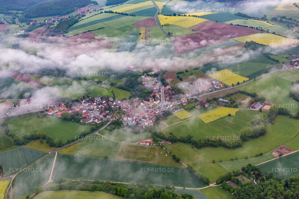 Luftbild: Unter Wolken im Ortsteil Prölsdorf in Rauhenebrach im Bundesland Bayern in Deutschland. Foto: IMG_099743.jpg vom 25.05.2017 durch Werner Riehm/FLY-FOTO.de