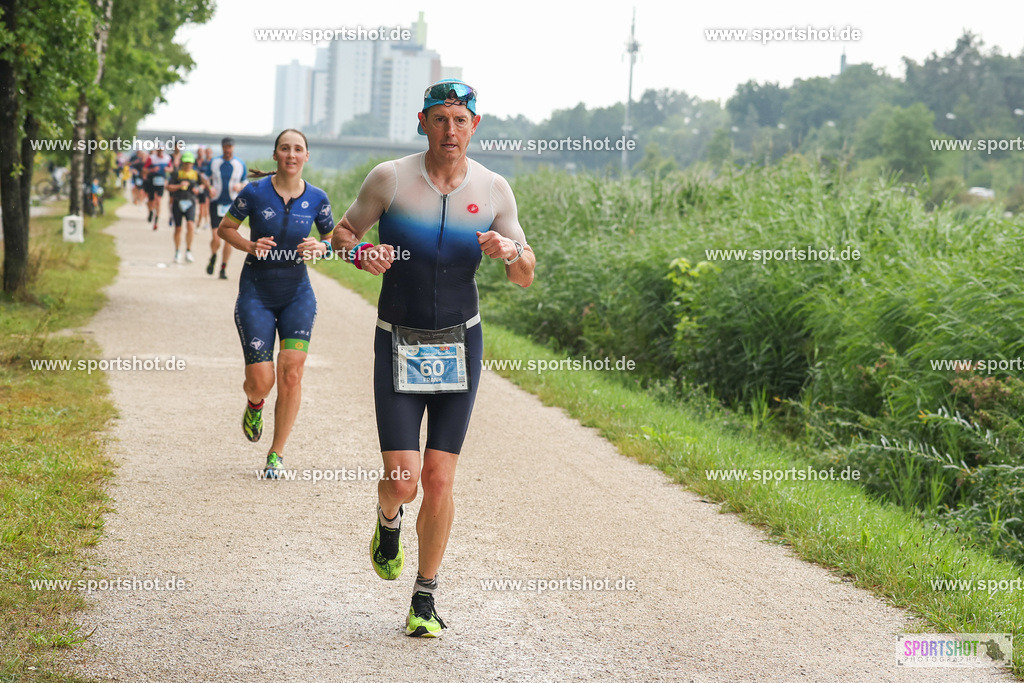LUR_1619 | 34. M-net Erlanger Triathlon 2025 #erlangertriathlon  #mnettriathlon2025 #mnettriathlon #team #olympischedistanz #mitteldistanz #triathlon #maindonaukanal  #erlangertriathlon2025 #yourpictrs #tv1848 #tv1848erlangen  #triathlonbayern #sportinerlangen #demsportverbunden #sportshot_your_pictrs Copyright: www.sportshot.de