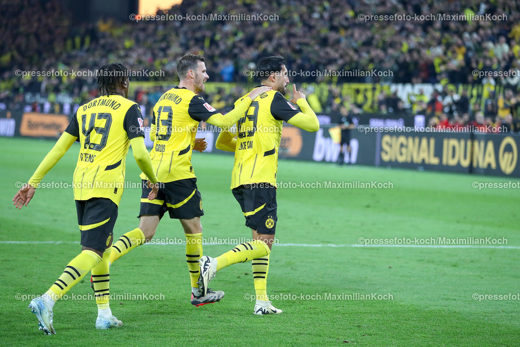 BVB13092401075 | 13.09.2024, 1. Fußball Bundesliga, Borussia Dortmund - 1. FC Heidenheim 1846, Signal Iduna Park, Saison 2024 2025: Torschuss Torjubel Elfmeter Elfemeterschießen Emre Can (BVB #23) verwandelt den Schuss auf das Tor von Torwart Kevin Müller (Heidenheim #1) zum 4:1 - Jubel mit Pascal Groß (BVB #13) und Jamie Gittens (BVB #43)DFB regulations prohibit any use of photographs as image sequences and or quasi-video.