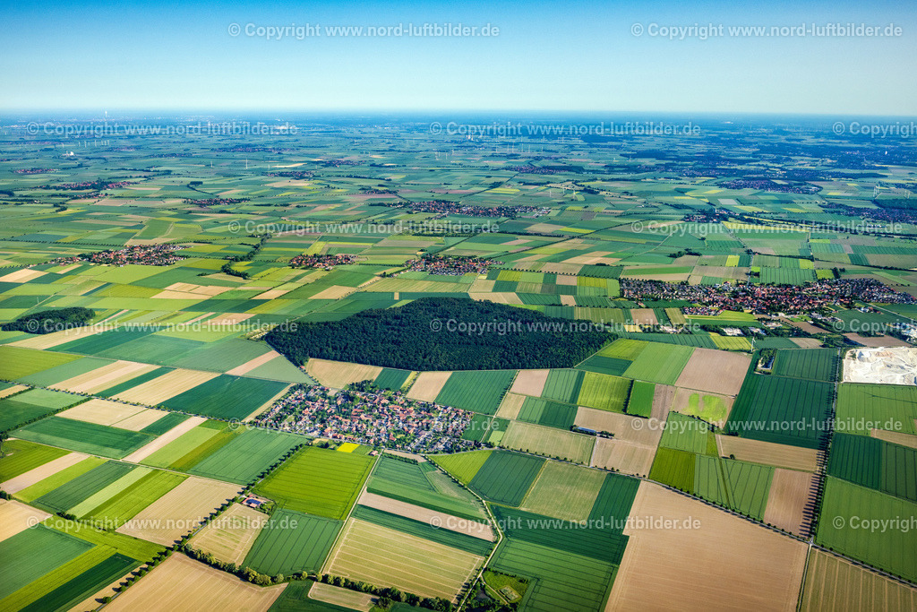 Berel_ELS_4120050623 | BEREL 05.06.2023 Dorf - Ansicht in Berel bei Burgdorf im Bundesland Niedersachsen, Deutschland. // Village view in Berel near Burgdorf in the state Lower Saxony, Germany. Foto: Martin Elsen
