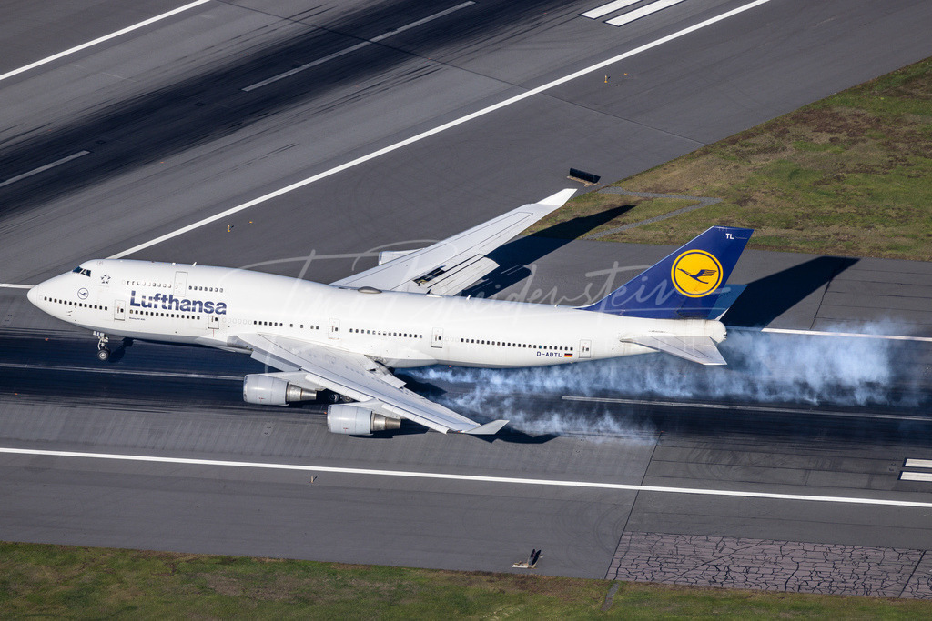 Lufthansa Boeing 747-400 touching down | Boston Logan Airport - Realisiert mit Pictrs.com