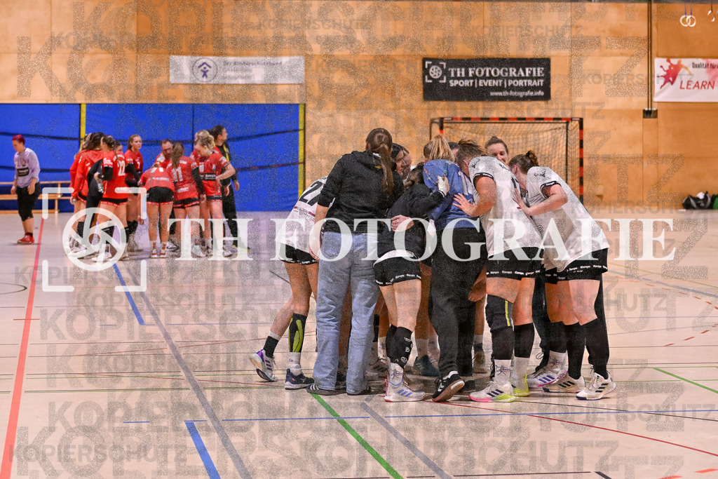 GER, SG Maulburg/Steinen - HSG Dreiland, Frauen-Handball, Oberliga Suedbaden, 3. Spieltag, Saison 2024/2025, 12.10.2024 | Die Teams bei der AuszeitGER, SG Maulburg/Steinen - HSG Dreiland, Frauen-Handball, Oberliga Suedbaden, 3. Spieltag, Saison 2024/2025, 12.10.2024Foto: TH Fotografie/Thomas Hess