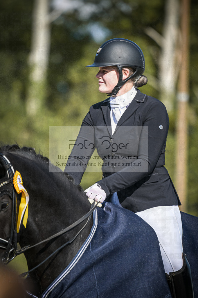 DOS_0021 | Entdecke hochwertige Reitturnierfotos von Foto Oger. Professionell, emotional und authentisch – jetzt Lieblingsmomente im Shop bestellen.Deutschlandweite Turnierfotografie. - Realisiert mit Pictrs.com