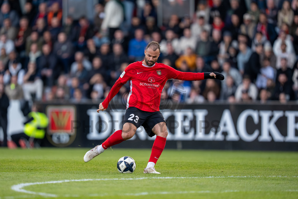 SG Sonnenhof Großaspach vs. SGV Freiberg, Fussball, Regionalliga Suedwest, 30. Spieltag, 22.04.2026 | Fabian Eisele (SG Sonnenhof Großaspach, #23) erzielt das 1:0,SG Sonnenhof Großaspach vs. SGV Freiberg, Fussball, Regionalliga Suedwest, 30. Spieltag, 22.04.2026