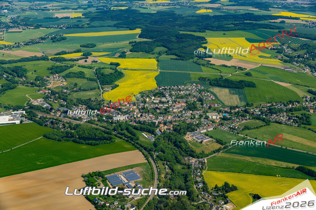 Das Luftbild der Stadt Neumark wurde 2022 vom Flugzeug heraus erstellt (keine Drohnen-Aufnahmen) Aufnahmehöhe ca.450 Meter- hohe Bildauflösung und Druck-Qualität. Garantiert!
