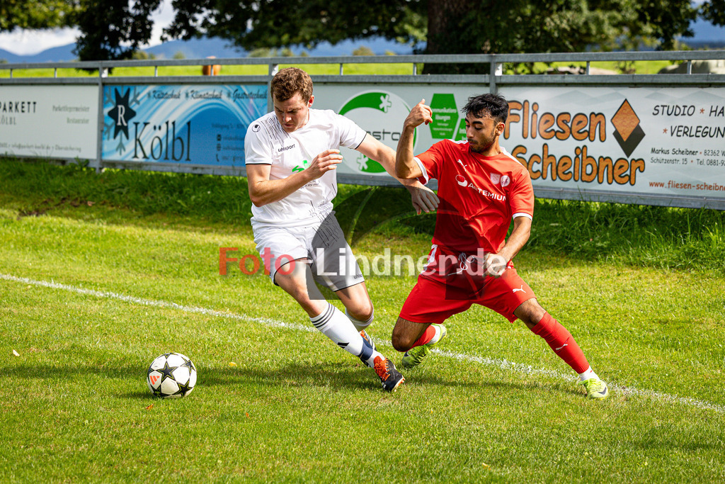 SG SV Eberfing/SV Söchering gegen SG 1 TSV Schäftlarn/SC Baierbrunn | Fußball Herren A-Klasse Gruppe 5 Zugspitze 2024/25 7. Spielttag, SG SV Eberfing/SV Söchering gegen SG 1 TSV Schäftlarn/SC Baierbrunn, 20250914,Zweikampf,2025-09-14 in Obersöchering (Sportplatz Obersöchering), Stefan NEBL (SG SV Eberfing/SV Söchering 2), Mostafa HUSSEINI (SG TSV Schäftlarn/SC Baierbrunn 11)Copyright: WolfgangxLindner www.foto-lindner.de