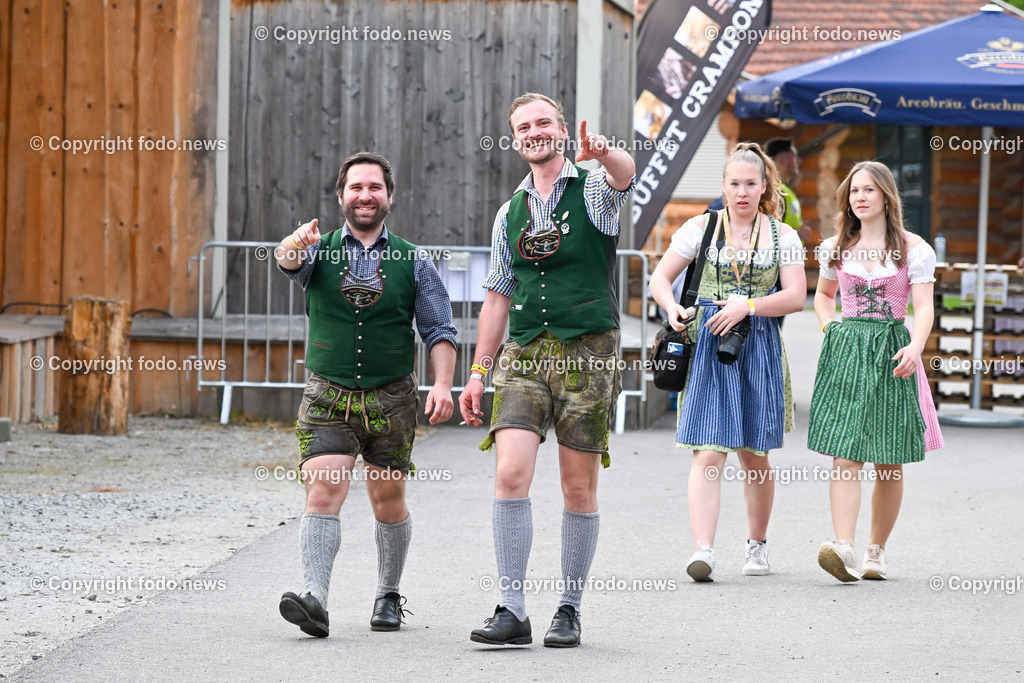 Boehmischer Fruehling_ Festival 2023_ 05.05.2023-50 | 05.05.2023, Ort im Innkreis, AUT, Boehmischer Fruehling, Festival 2023, im Bild Besucher, Gaeste kommen an