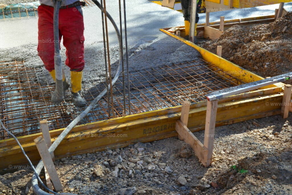 bib-lg04-betonarbeiten-0423 | Nach LV-Leistungsgruppen sortierte Detailfotos über den Bau eines Hauses. Alle Hausbau-Bilder direkt vom Urheber und Autor der Website Haus-Selber-Bauen.com