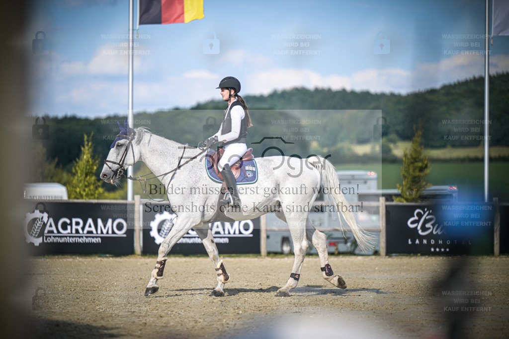 DOS_2123 | Entdecke hochwertige Reitturnierfotos von Foto Oger. Professionell, emotional und authentisch – jetzt Lieblingsmomente im Shop bestellen. - Realisiert mit Pictrs.com