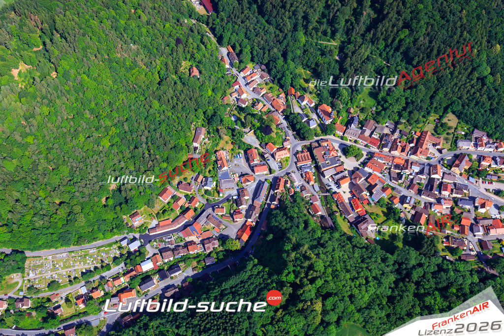 Die Luftaufnahme der Stadt Wirsberg wurde 2017 vom Flugzeug heraus erstellt ( keine Drohne )- hohe Auflösung für beste Qualität