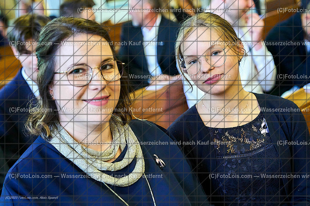 ALP2138_Pfarrfirmung Wieselburg | (C)FotoLois.com, Alois Spandl, Pfarrfirmung in Wieselburg mit Firmspender Eduard Gruber (ehemaliger Generalvikar der Diözese St. Pölten), Sa 3. Juni 2023.