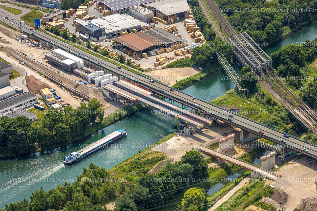 Herne250601593 | Luftbild, Baustelle mit Neubau, Eisenbahnbrücke Emscherbrücke Rollbahn, Autobahn A43 mit Brücke über Rhein-Herne-Kanal, Baukau, Herne, Ruhrgebiet, Nordrhein-Westfalen, Deutschland