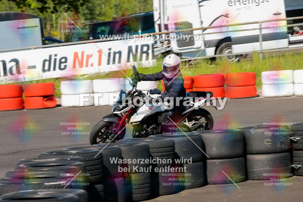 Moto-TeamOBK-21414 | Hier findet Ihr Bilder von Touristenfahrten auf der Nürburgring Nordschleife oder von anderen Veranstaltungen die ich besucht habe. Viel Spass beim Durch Schauen 