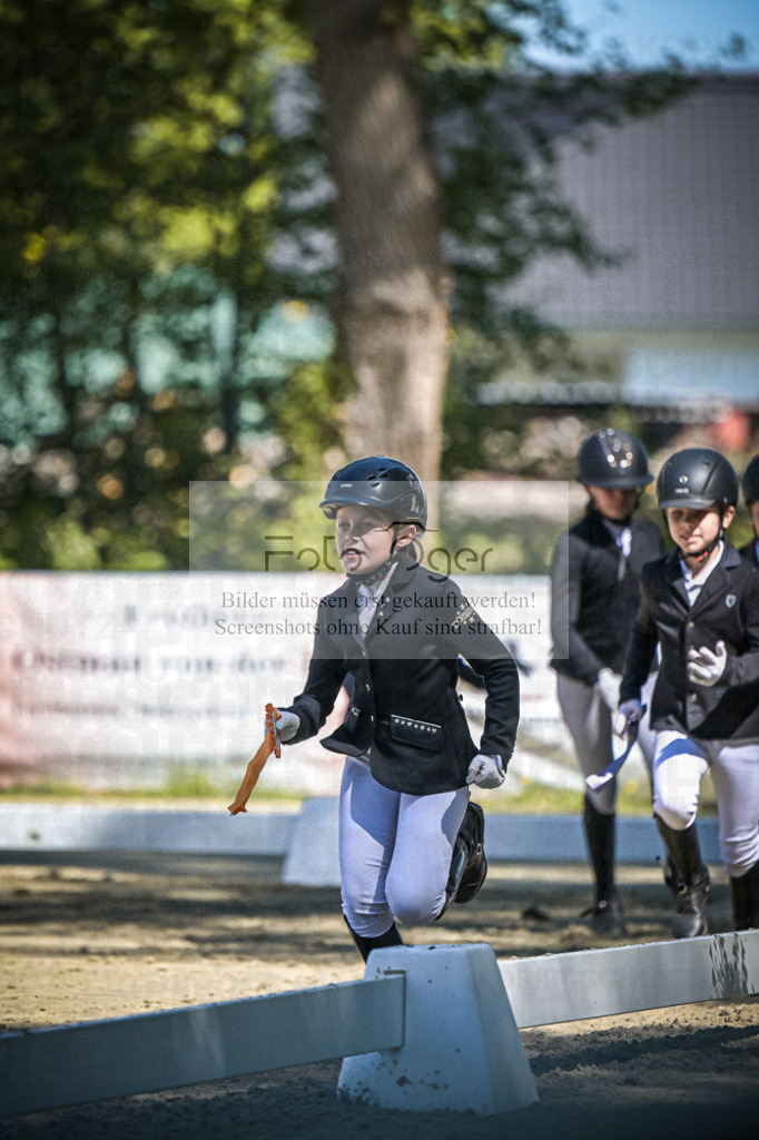 DOS_8105 | Entdecke hochwertige Reitturnierfotos von Foto Oger. Professionell, emotional und authentisch – jetzt Lieblingsmomente im Shop bestellen.Deutschlandweite Turnierfotografie. - Realisiert mit Pictrs.com