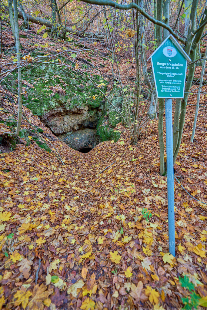 Ein alter Bergwerkstollen | Bedeutsame Landschaften Deutschlands - Realisiert mit Pictrs.com