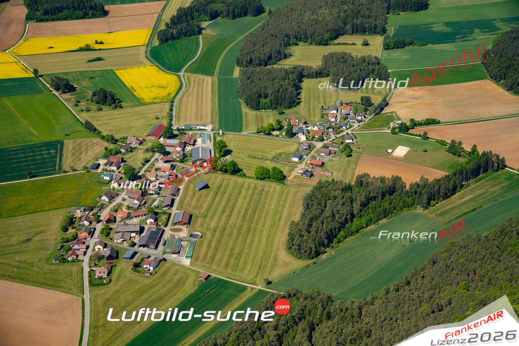 Schrägluftbild  Ehringsfeld  Ursensollen - Das Luftbild wurde 2025 vom UL-Flugzeug heraus erstellt ( keine Drohne ) - Hochauflösende Luftaufnahme -Nicht vergleichbar mit Google Maps oder Satelittenbilder- Die Geschenkidee !Mit Lizenz und Bildrechte bestellbar