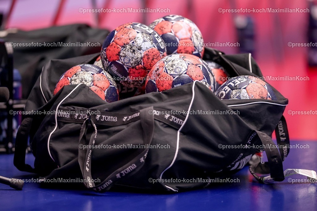 EHF17012601033 | 17.01.2026, Handball, Men's EHF EURO 2026, Österreich - Spanien, Jyske Bank Boxen in Herning, Dänemark, Preliminary Round: Spielball Spielbälle Tasche Handballtraining