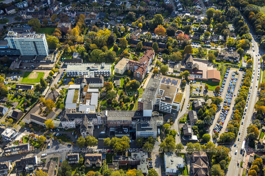 Dinslaken241008999 | Luftbild, GFO Kliniken Niederrhein Standort St. Vinzenz-Hospital, Evangelisches Krankenhaus Dinslaken mit Hubschrauberlandeplatz, St. Franziskus Altenpflegeheim, Dinslaken, Ruhrgebiet, Nordrhein-Westfalen, Deutschland