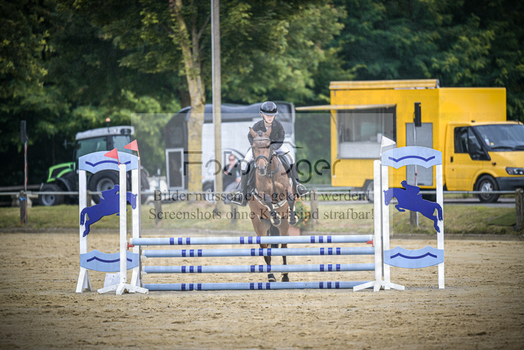DOS_0298 | Entdecke hochwertige Reitturnierfotos von Foto Oger. Professionell, emotional und authentisch – jetzt Lieblingsmomente im Shop bestellen.Deutschlandweite Turnierfotografie. - Realisiert mit Pictrs.com