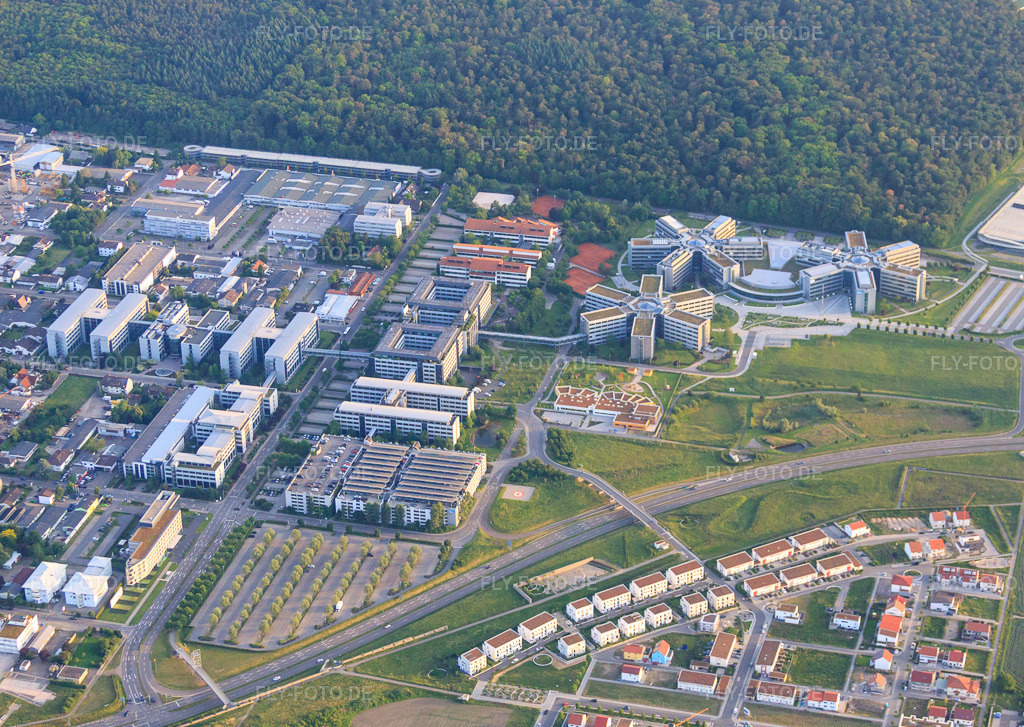 Luftbild: Industriegebiet an der Dietmar-Hopp-Allee mit SAP SE in Walldorf im Bundesland Baden-Württemberg in Deutschland. Foto: IMG_66414.jpg vom 30.05.2014 durch Werner Riehm/FLY-FOTO.deWWW.SAP.COM
