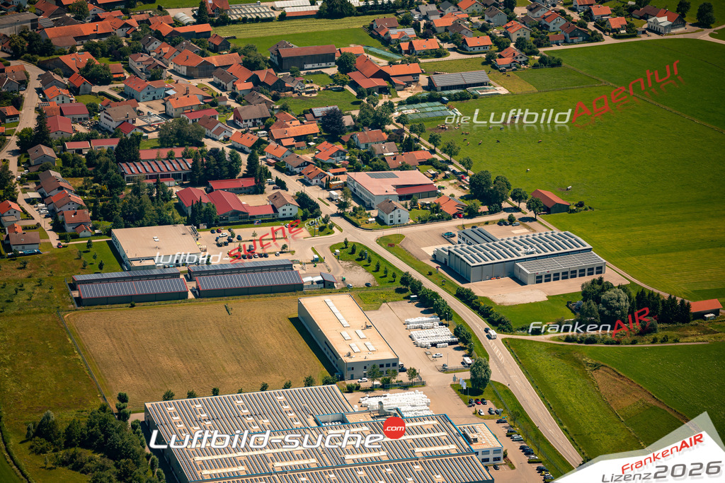 Das Luftbild zeigt :  Unterthingau - Die Luftaufnahme wurde 2024 vom UL-Flugzeug aus erstellt ( keine Drohne ) - Hochauflösende Luftaufnahme - Für grossformatige Ausdrucke geeignet. Die Geschenkidee !Mit Lizenz und Bildrechte bestellbar
