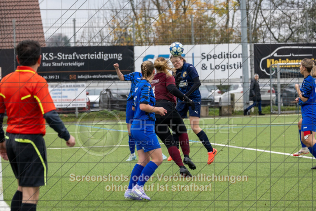 20251109_111055_0167 | #,TSV Eschenbach (blau) vs. ASV Eislingen (dunkelblau), Fussball, Frauen-Quali Bezirksliga - Bezirk Neckar/Fils, 08. Spieltag, Saison 2025/2026, Kunstrasenplatz, Schlater Straße, 73107 Eschenbach, 09.11.2025 - 11:00 Uhr,Foto: PhotoPeet-Sportfotografie/Peter Harich