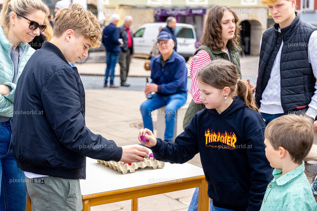 Eierpecken am Hauptplatz | Bildershop von pixelworld.at - Realisiert mit Pictrs.com