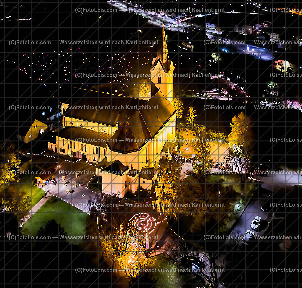 171169_Luftbild_Pfarrkirche Wieselburg_Tausend-Lichter | (C)FotoLois.com, Alois Spandl. Luftbild, 'Nacht der 1000 Lichter' in der Pfarrkirche Wieselburg, Do 31. Oktober 2024.