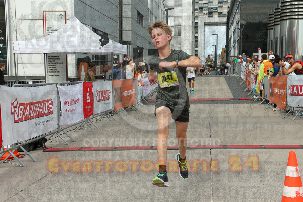250920_1326_EX1_4497 | Sportfotografie im Rhein-Sieg Kreis, Köln, Bonn, NRW, Rheinland Pfalz, Hessen, etc. Unser Tätigkeitsfeld umfasst den Laufsport vom Volkslauf über den Marathon, Duathlon, Triathon bis zum Ultralauf wie Kölnpfad Ultra oder Schindertrail.