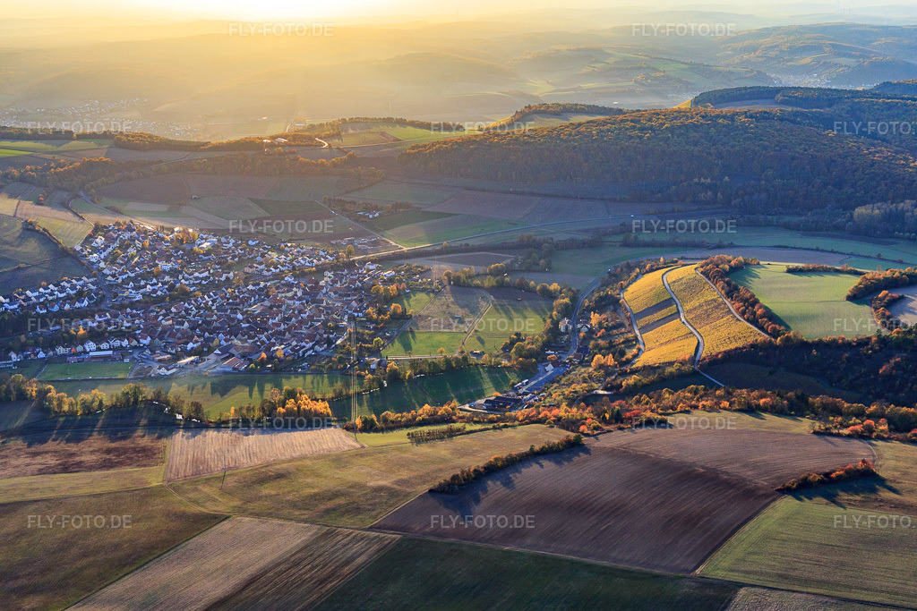 Luftbild: Ortsansicht von Süden im Ortsteil Stetten in Karlstadt im Bundesland Bayern in Deutschland. Foto: IMG_112411.jpg vom 02.11.2018 durch Werner Riehm/FLY-FOTO.de