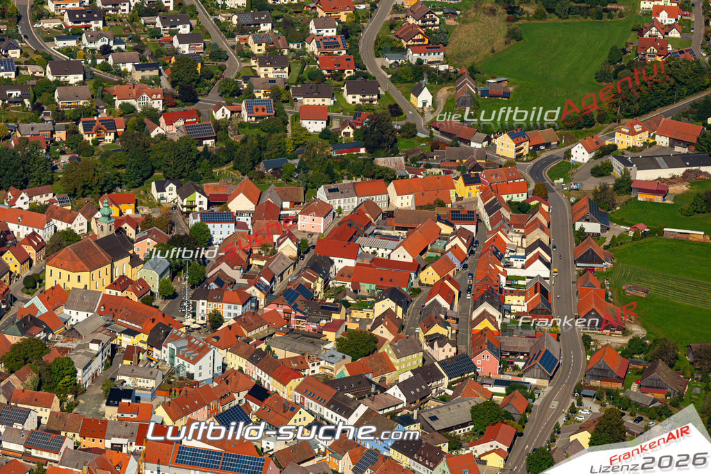 Aktuelles Luftbild von  Oberviechtach Kauf mit Lizenz / Bildrechten möglich- Die Luftaufnahme wurde 2021 mittels UL-Flugzeug erstellt ( keine Drohne ) - hochauflösende Kamera-Systeme von  Canon -Beste Qualität - Für grossformatige Ausdrucke geeignet. Die Geschenkidee !