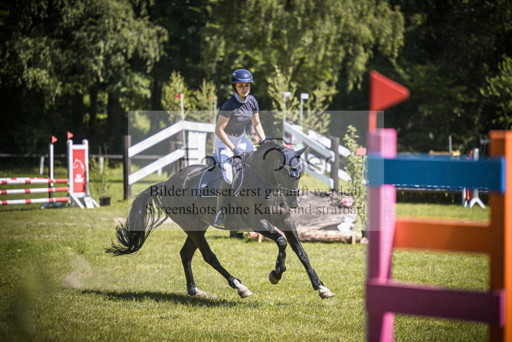 DOS_3739 | Entdecke hochwertige Reitturnierfotos von Foto Oger. Professionell, emotional und authentisch – jetzt Lieblingsmomente im Shop bestellen.Deutschlandweite Turnierfotografie. - Realisiert mit Pictrs.com