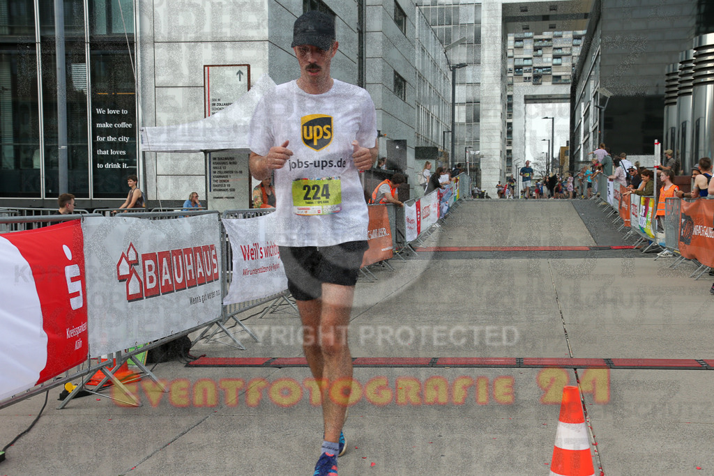 250920_1518_EX1_8825 | Sportfotografie im Rhein-Sieg Kreis, Köln, Bonn, NRW, Rheinland Pfalz, Hessen, etc. Unser Tätigkeitsfeld umfasst den Laufsport vom Volkslauf über den Marathon, Duathlon, Triathon bis zum Ultralauf wie Kölnpfad Ultra oder Schindertrail.