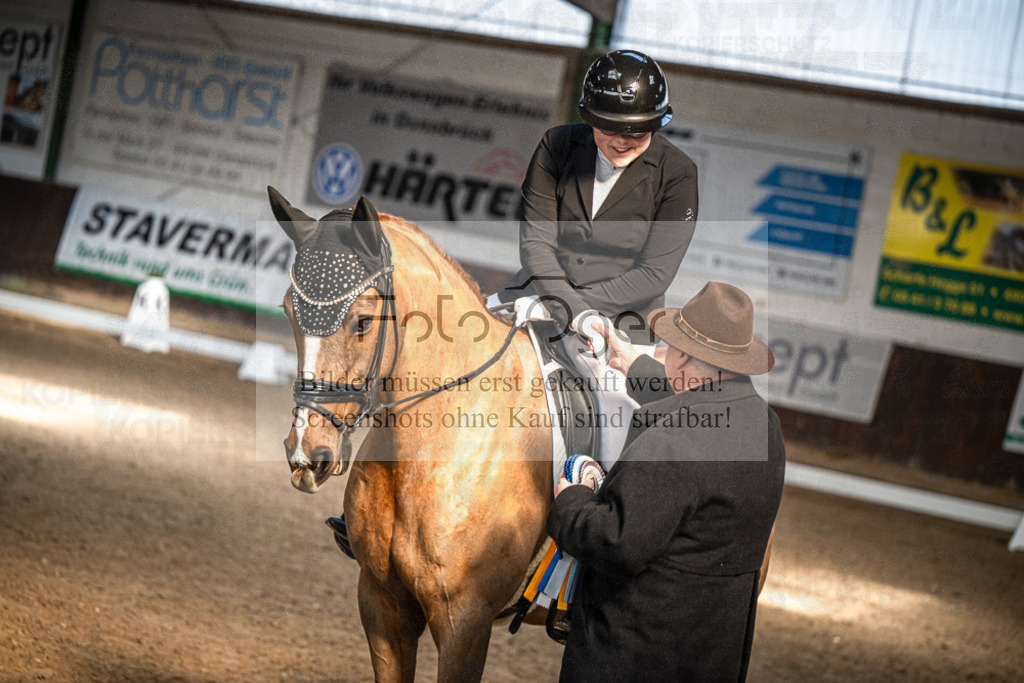 DOS_0005 | Entdecke hochwertige Reitturnierfotos von Foto Oger. Professionell, emotional und authentisch – jetzt Lieblingsmomente im Shop bestellen.Deutschlandweite Turnierfotografie. - Realisiert mit Pictrs.com