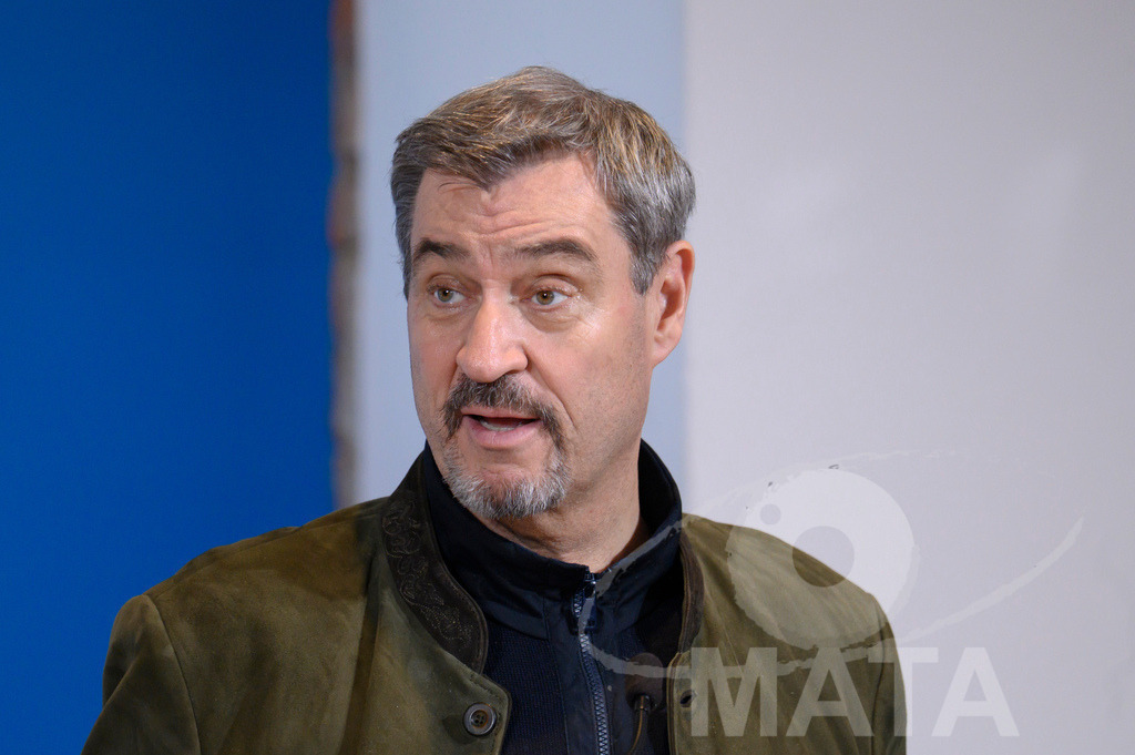 _DWI8112 | Bayerns Ministerpräsident Markus Söder (CSU) bei einer Pressekonferenz im Lokschuppen. Rosenheim, 02.12.2025 Bayern Deutschland - Realisiert mit Pictrs.com