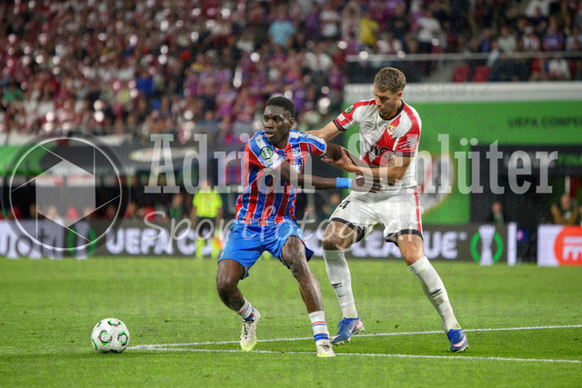 27.05.2026, EUR, Fussball, Herren, Conference League Finale, Saison 2025/2026, Crytsal Palace F.C. - Rayo Vallecano de Madrid | Ismaila Sarr (Crystal Palace, 7) und Florian Lejeun (Rayo Vallecano, #24) im Kampf um den Ball