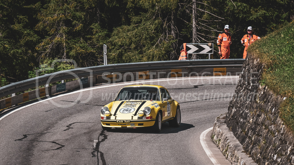 19. Arosa ClassicCar 2023 - 2. September 2023 | 19. Arosa ClassicCar 2023
Arosa, Schweiz
Halter Marco aus Küsnacht mit der Startnummer 262 in einem Porsche 911 ST, 2.5l, Jahrgang 1972, in der Klasse Classic Trophy.
@arosaclassiccar, @arosa.official, #arosaclassiccar, #arosa, #76curves, #classiccar
Bild: Sportfotografie Markus Aeschimann | www.markus-aeschimann.ch - Realisiert mit Pictrs.com