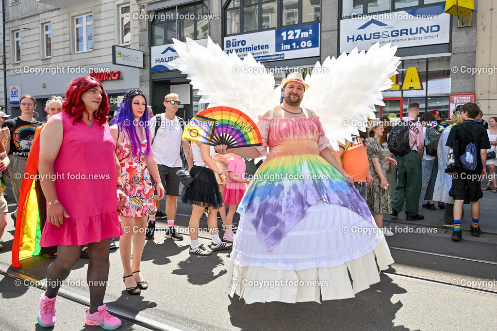 Linzpride 2025_ 21.06.2025-157 | 21.06.2025, Linz, AUT, Linzpride 2025, im Bild Teilnehmer an der Linz Pride 2025